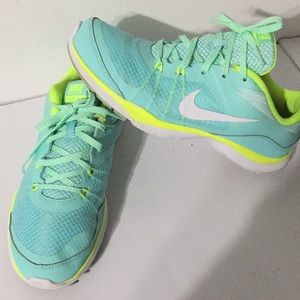 Nike Women’s training flex tr Aqua/ green